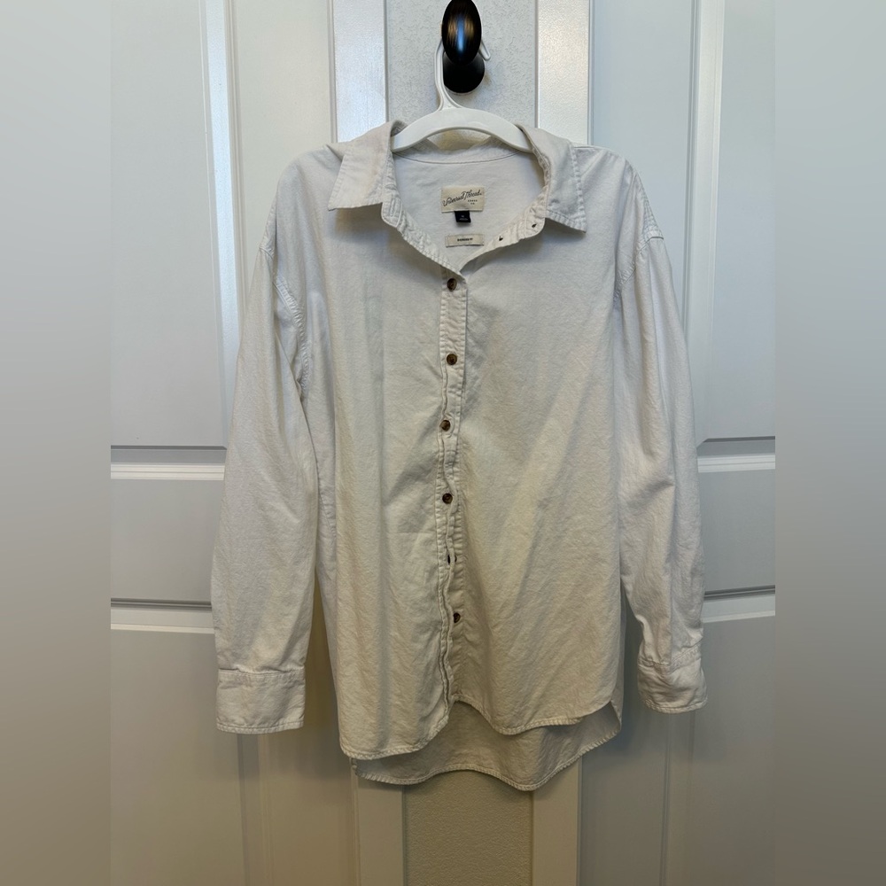 Universal Thread women’s button down shirt